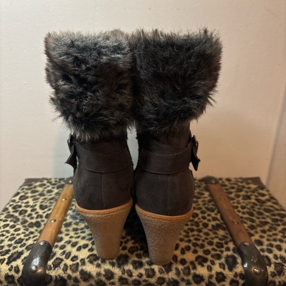 Women's Faux Fur Trim Wedge Boots - Dark Gray - Picture 4 of 5